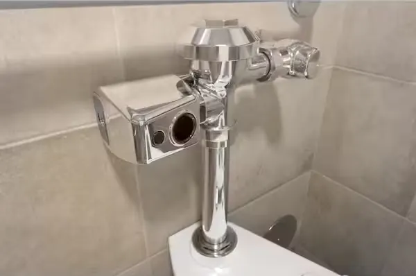 Commercial toilet with auto flush